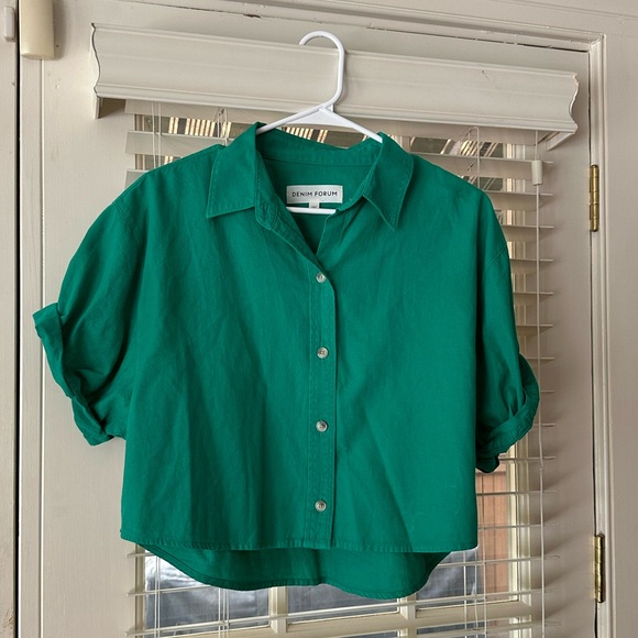 Aritzia Denim Forum Kelly green cropped button down - Picture 1 of 6
